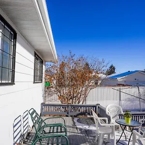  Villa Beautiful 5 Bdrm Ac Home, Pool, Yard, Wifi, Fireplace, Parking, Transit, Town Centre - Sleeps 10