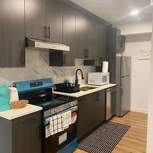  Holiday home Pebbles' Cozy 2bed Basement - Near Downtown